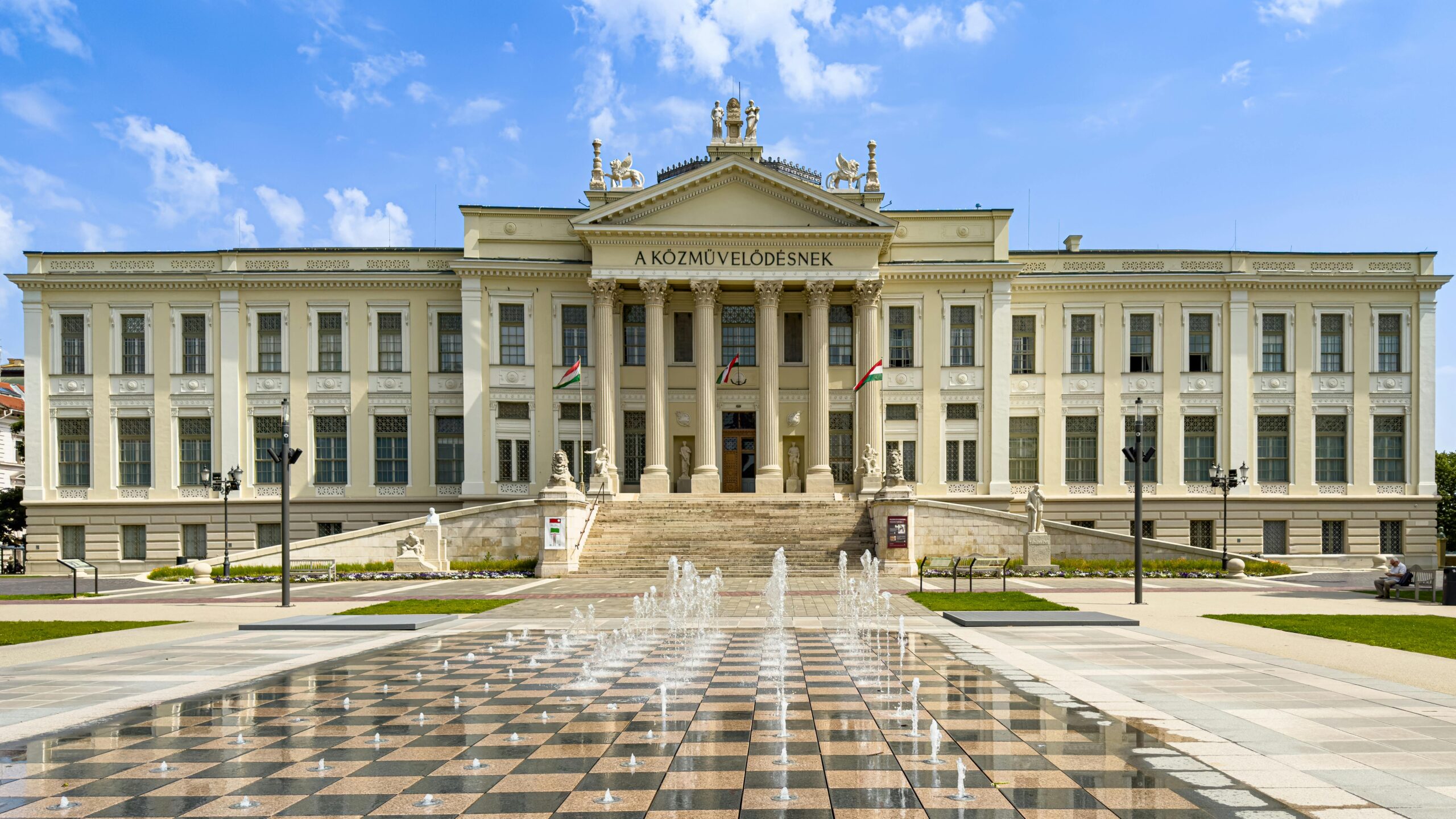 Szeged, a napfény városa: fedezd fel a varázsát!
